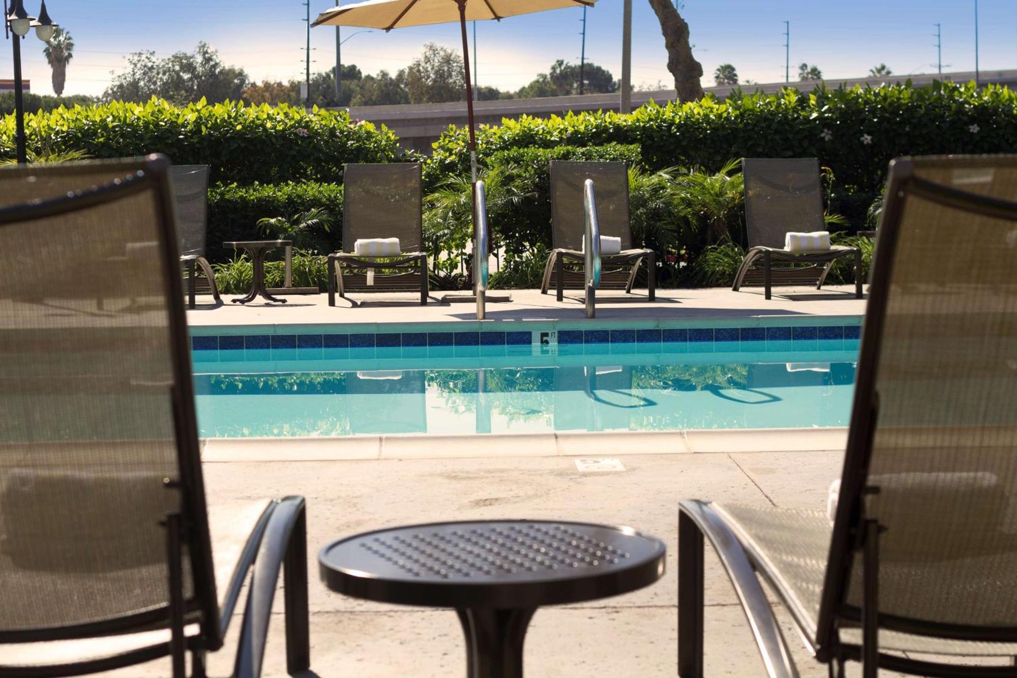 Doubletree By Hilton Orange County Airport Hotel Санта Ана Екстериор снимка